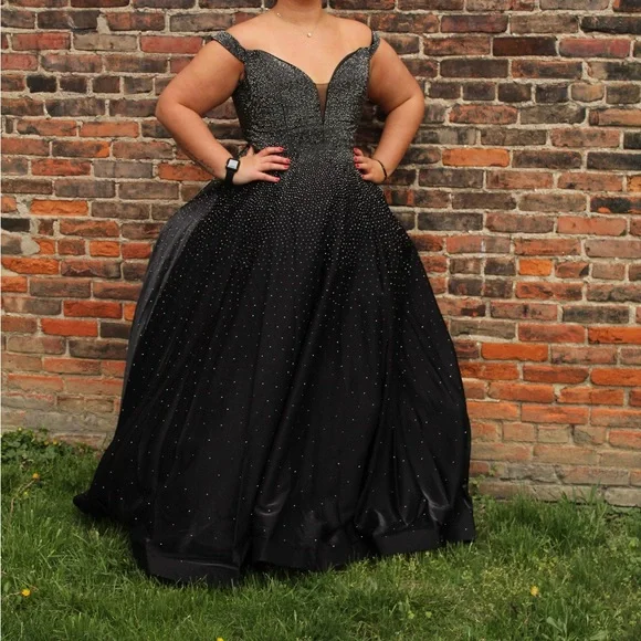 where could i sell my prom dress Where can I sell or donate prom dresses? : r/NYCbitcheswithtaste